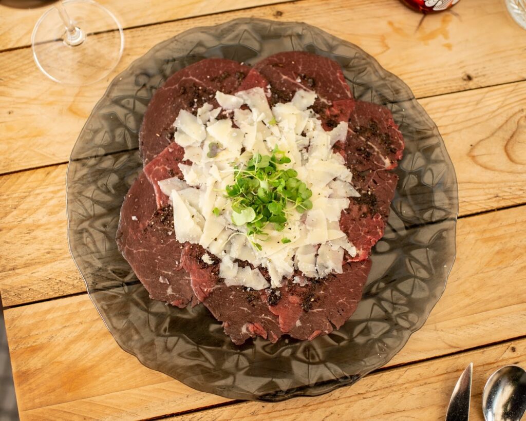 carpaccio de buey trufa y parmesano