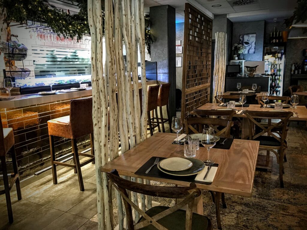 el laurel gastrobar barra sala